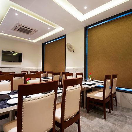 Hotel Z Suite-Near Delhi Airport Нью-Дели Экстерьер фото