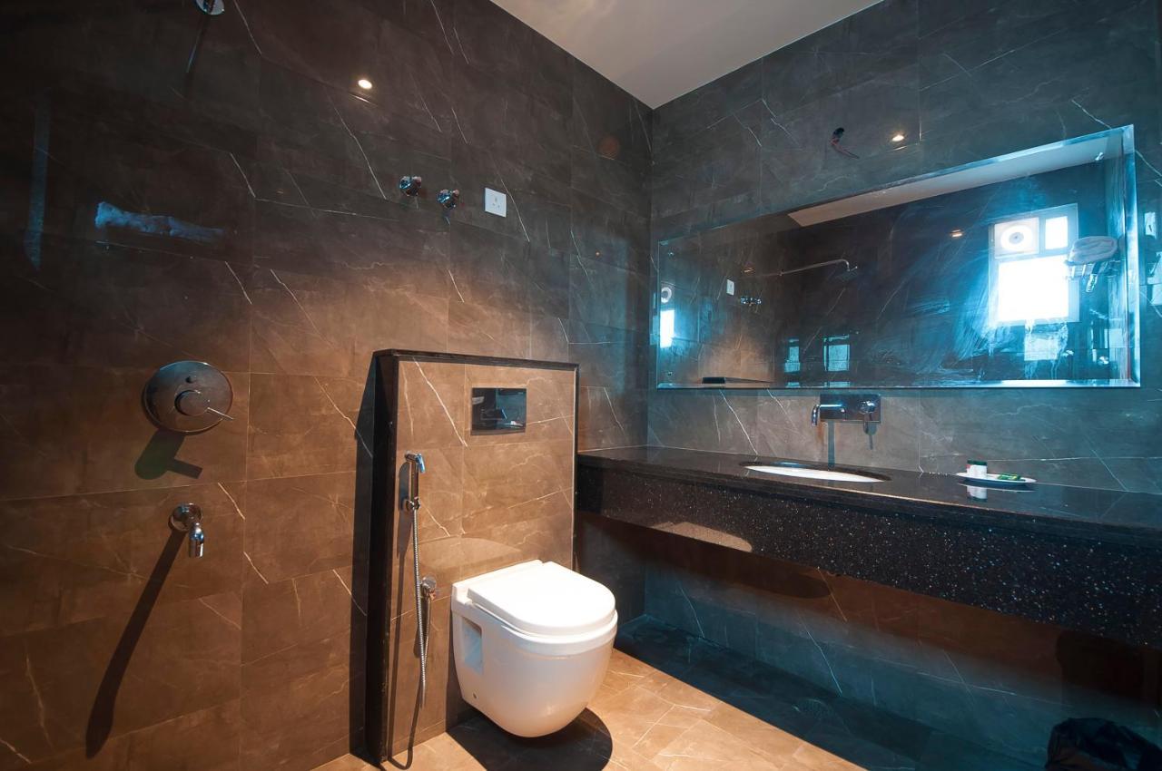 Hotel Z Suite-Near Delhi Airport Нью-Дели Экстерьер фото