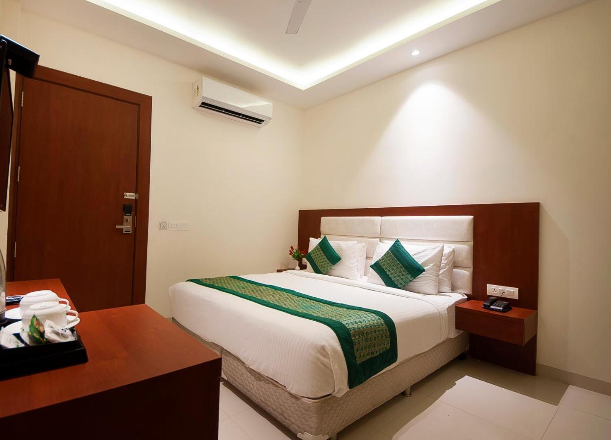 Hotel Z Suite-Near Delhi Airport Нью-Дели Экстерьер фото