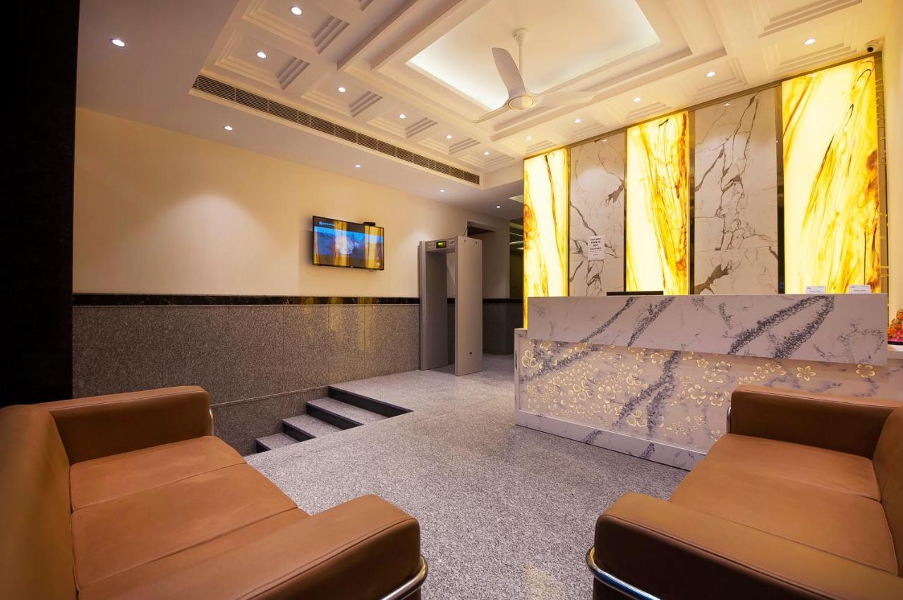 Hotel Z Suite-Near Delhi Airport Нью-Дели Экстерьер фото